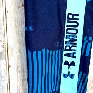 UNDER ARMOR**Ladies Large Workout carpi**Nice*